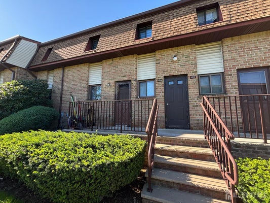 1315 N OAKS BLVD, NORTH BRUNSWICK, NJ 08902 - Image b3a42b72eb511cd325c4e7d638a0d288/959152416