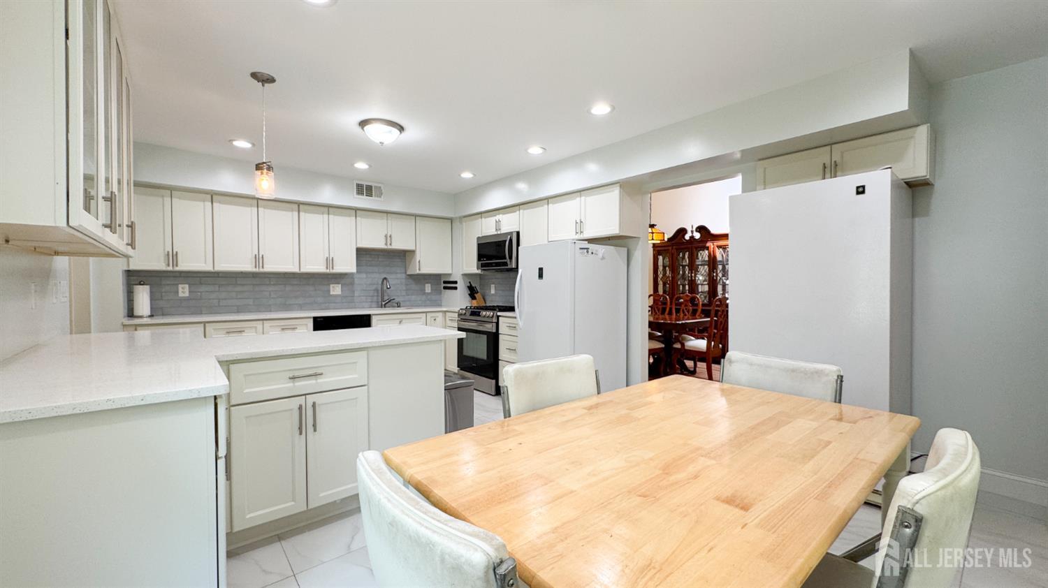 25 Sherwood Road, Edison, New Jersey image 15