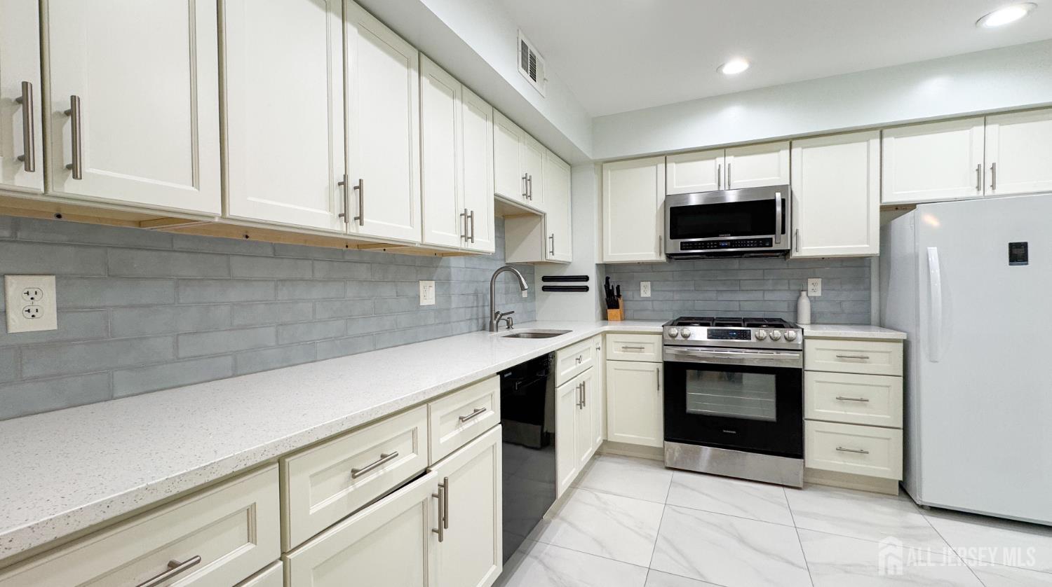 25 Sherwood Road, Edison, New Jersey image 12