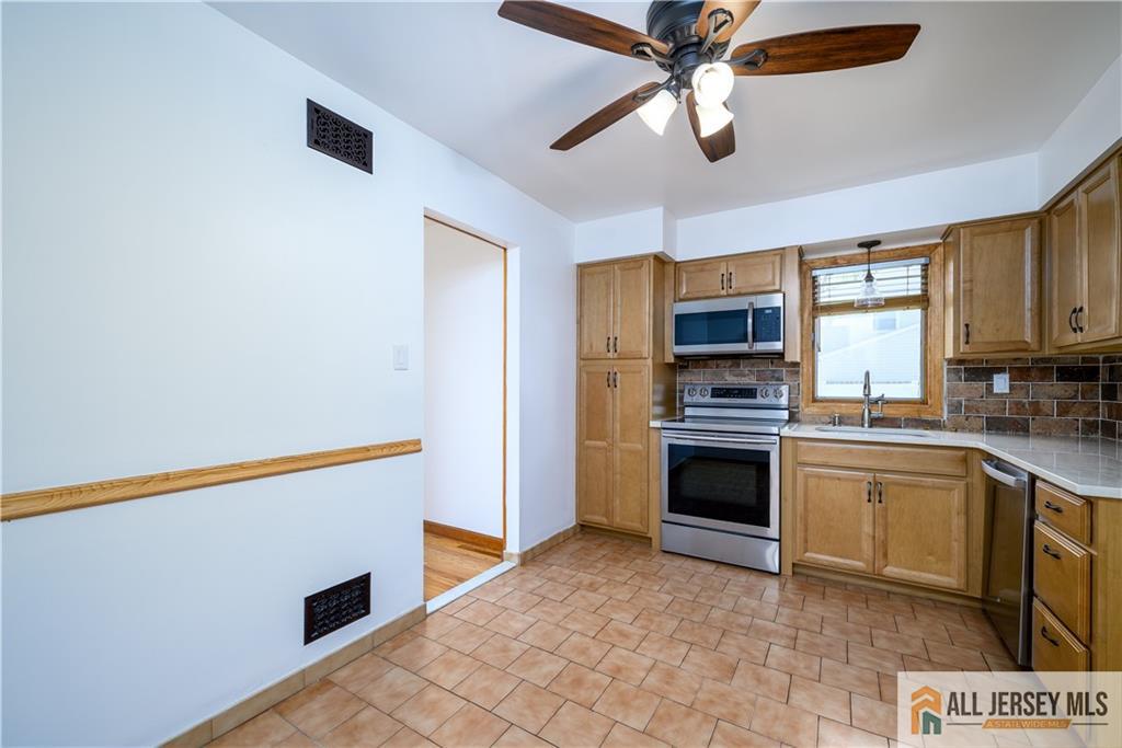 31 Kline Boulevard, Colonia, New Jersey image 11