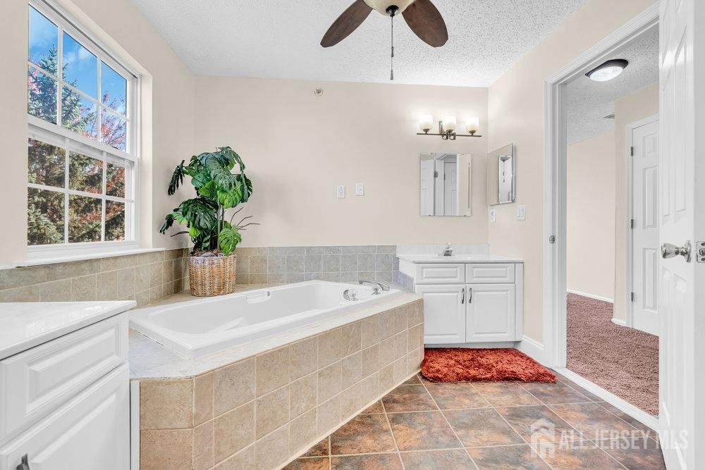 46 Prestwick Way, Edison, New Jersey image 18