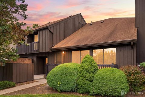 Condo For Sale - 438 Westgate Drive<br/> Edison, NJ 08820