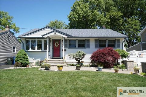 Homes For Sale - 124 Inwood Avenue<br/> Middlesex County, Colonia, NJ 07067