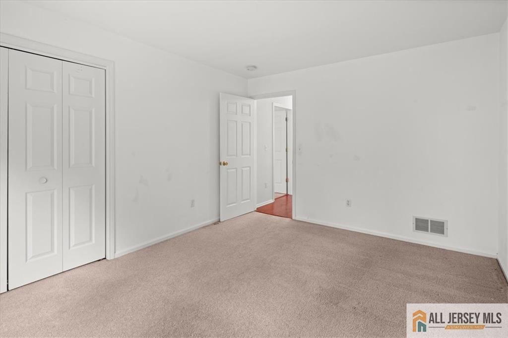 South Brunswick, New Jersey 08852, United States, 3 Bedrooms Bedrooms, ,4 BathroomsBathrooms,Residential,Active,153844