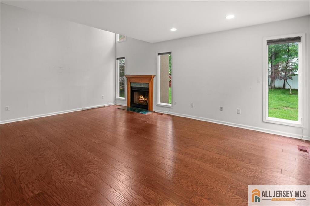 South Brunswick, New Jersey 08852, United States, 3 Bedrooms Bedrooms, ,4 BathroomsBathrooms,Residential,Active,153844