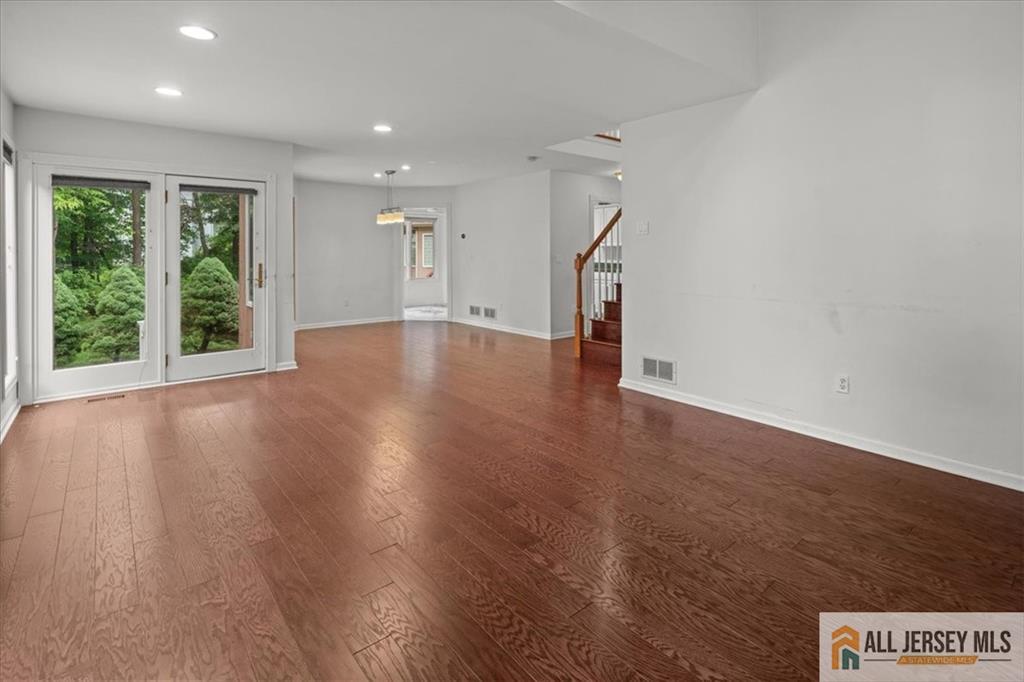 South Brunswick, New Jersey 08852, United States, 3 Bedrooms Bedrooms, ,4 BathroomsBathrooms,Residential,Active,153844