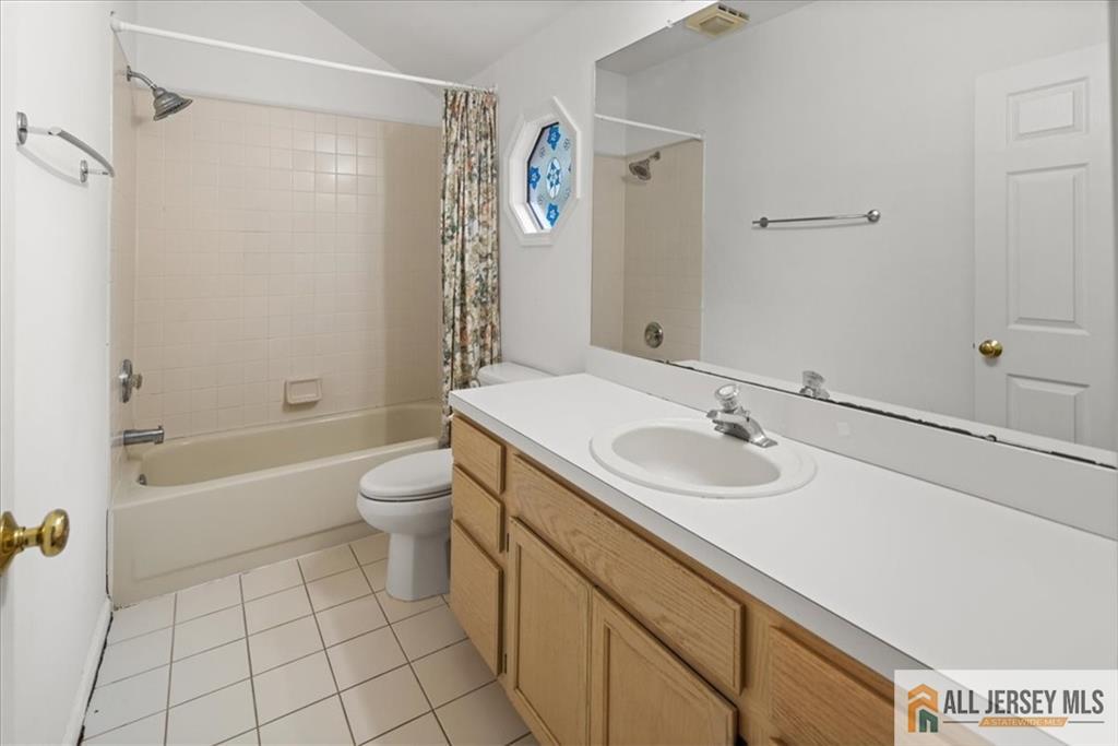 South Brunswick, New Jersey 08852, United States, 3 Bedrooms Bedrooms, ,4 BathroomsBathrooms,Residential,Active,153844