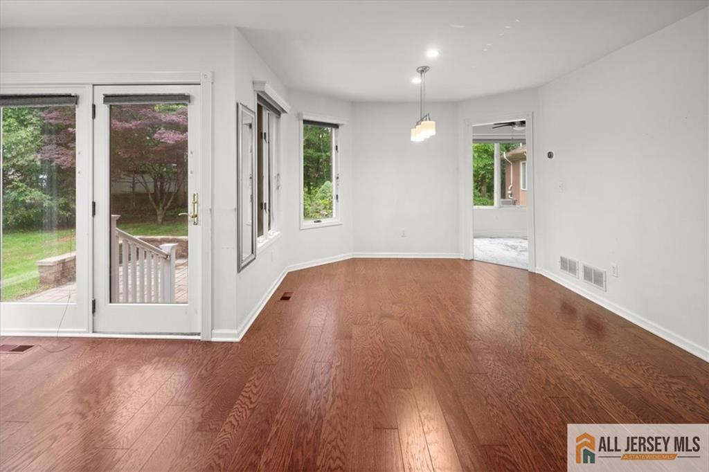 South Brunswick, New Jersey 08852, United States, 3 Bedrooms Bedrooms, ,4 BathroomsBathrooms,Residential,Active,153844