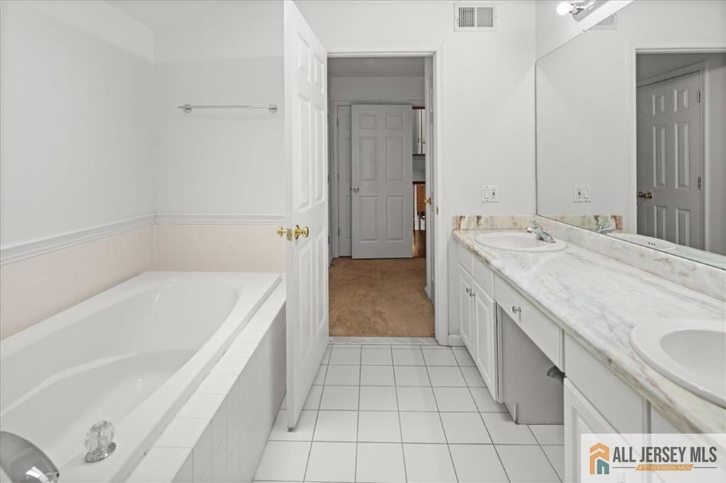 South Brunswick, New Jersey 08852, United States, 3 Bedrooms Bedrooms, ,4 BathroomsBathrooms,Residential,Active,153844