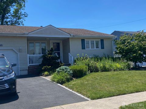 Homes For Sale - 95 Jeffery Road<br/> Middlesex County, Colonia, NJ 07067
