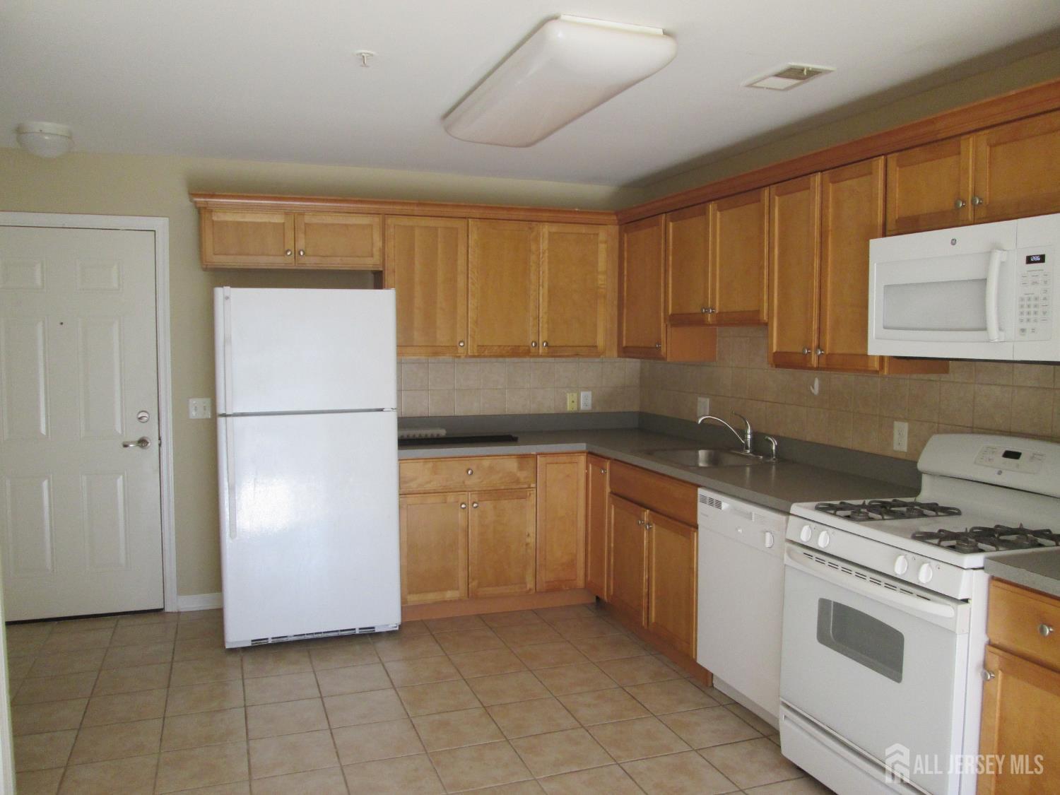 101 Liddle Avenue, Edison, New Jersey image 8