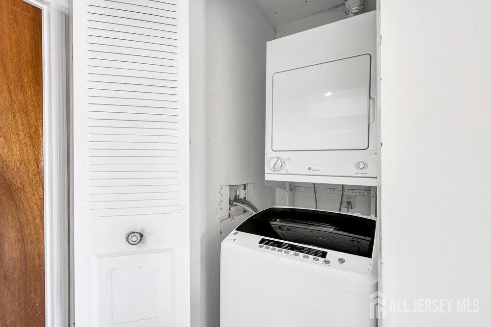 1613 Edison Glen Terrace, Edison, New Jersey image 19