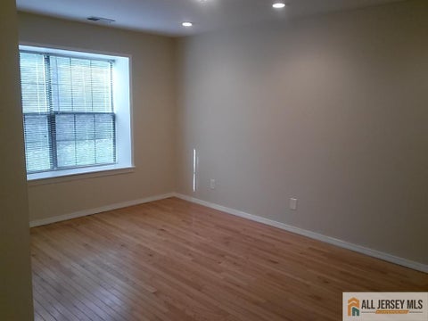 Homes For Rent - 510 Sunshine Court<br/> Sayreville, NJ 08859