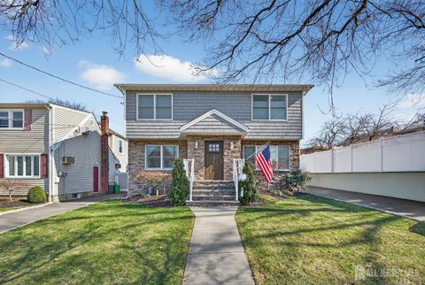 Homes For Sale - 739 5th Avenue<br/> Bergen County, Lyndhurst, NJ 07071