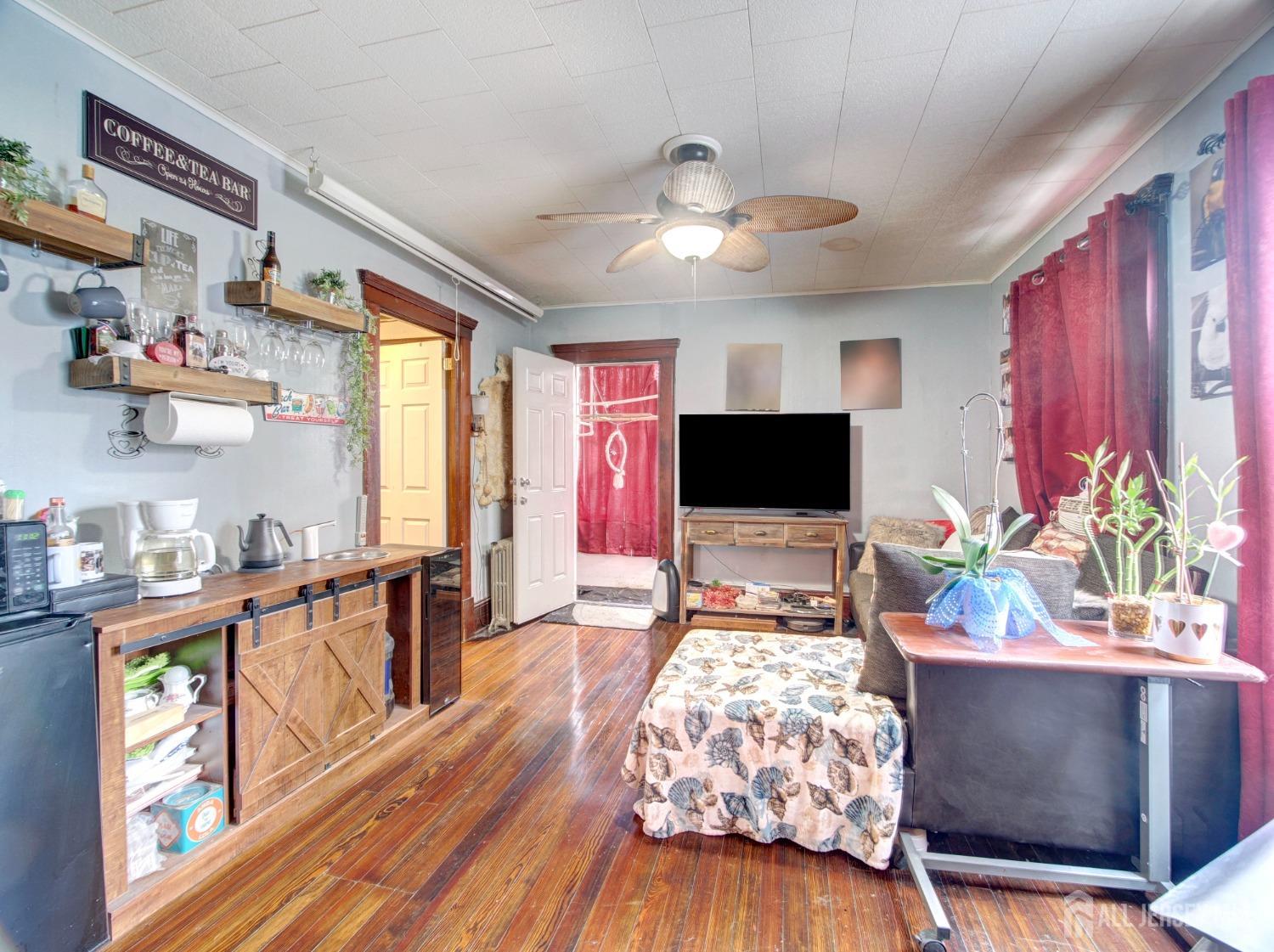 381 Keene Street, Perth Amboy, New Jersey image 4