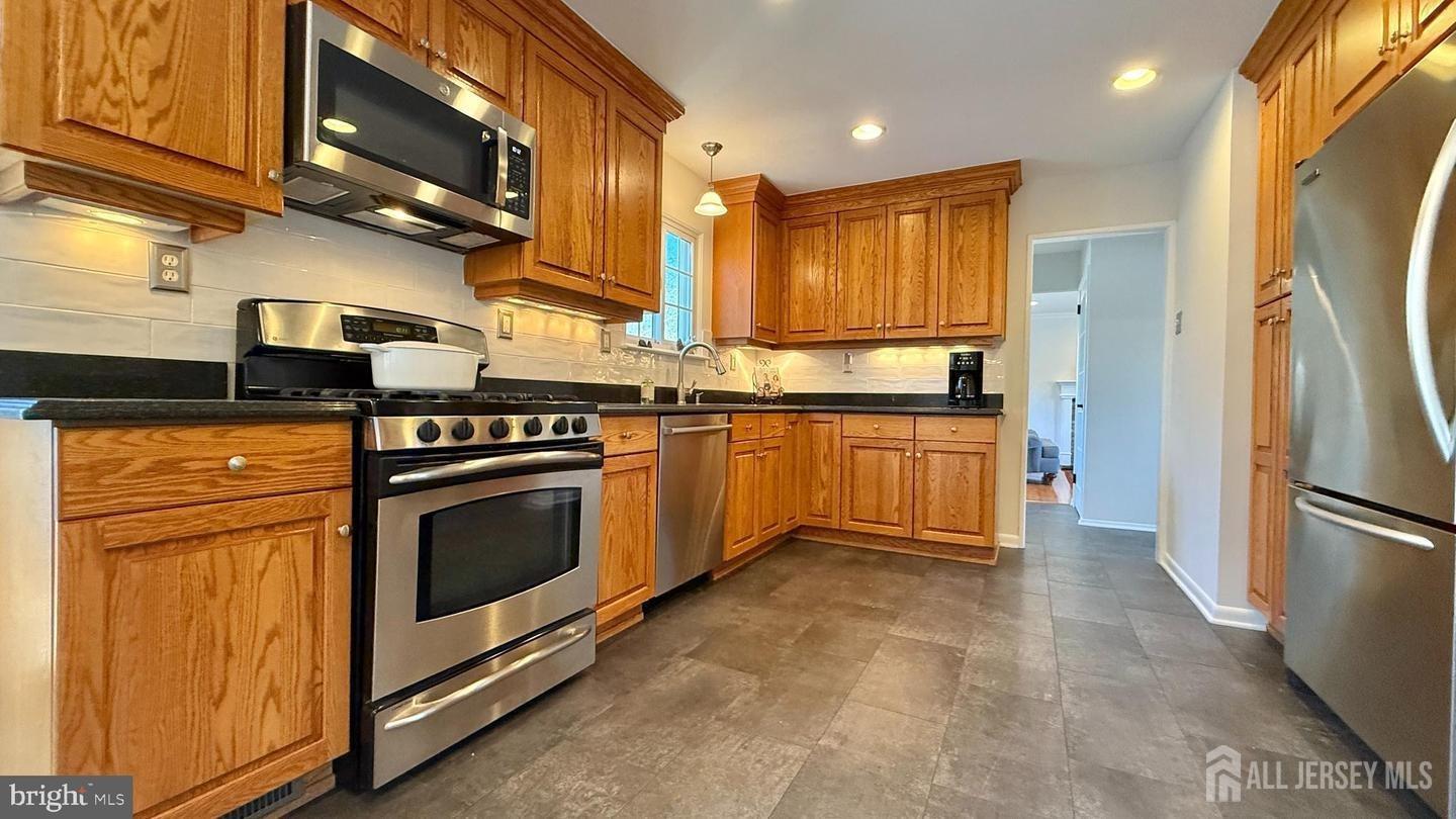 40 Cromwell Court, Berkeley Heights, New Jersey image 2