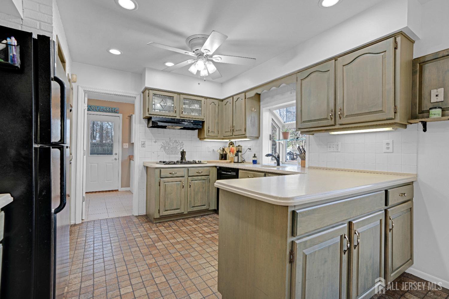 41 Dale Drive, Edison, New Jersey image 16
