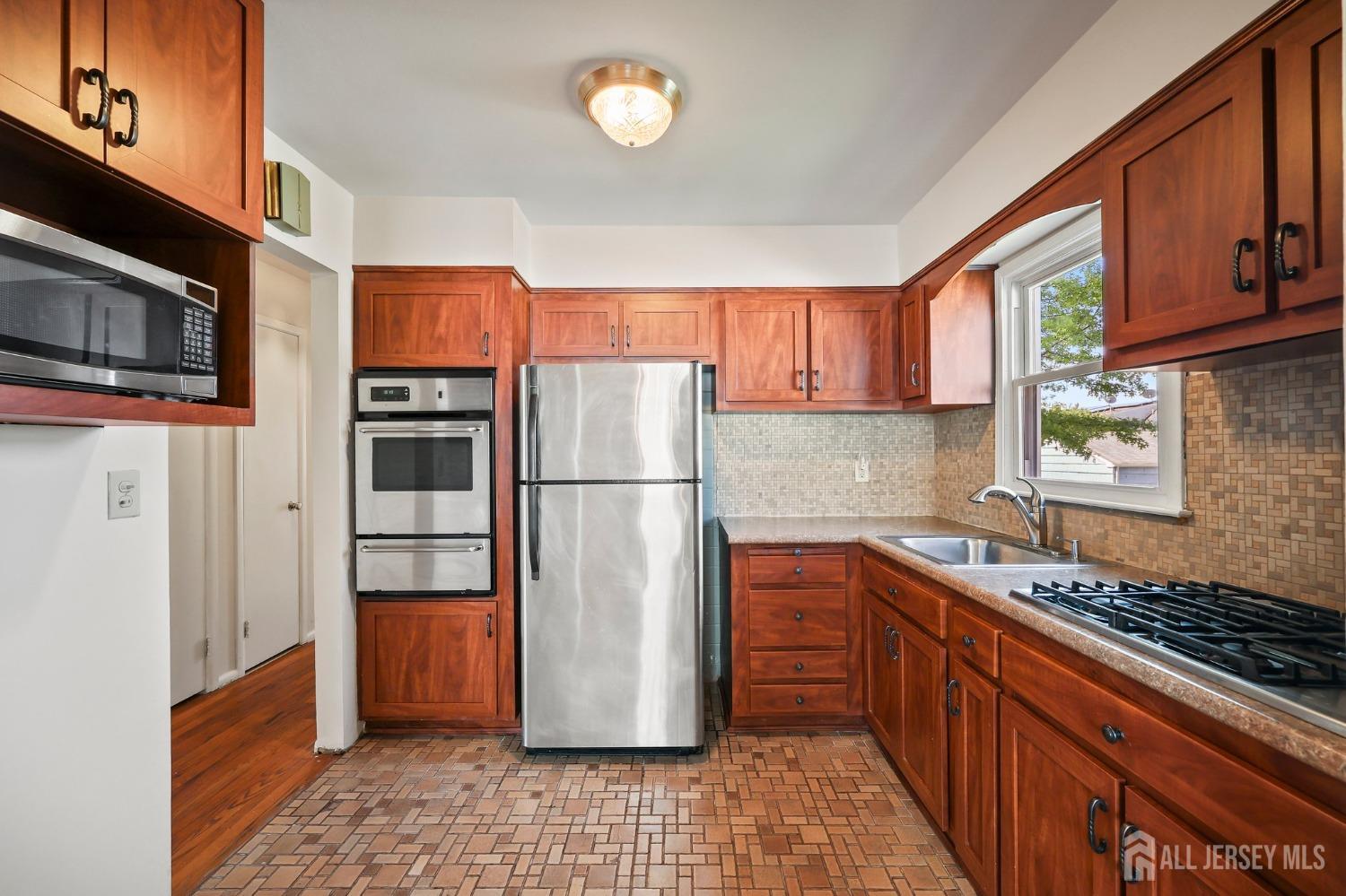 11 Oakwood Place, Carteret, New Jersey image 6