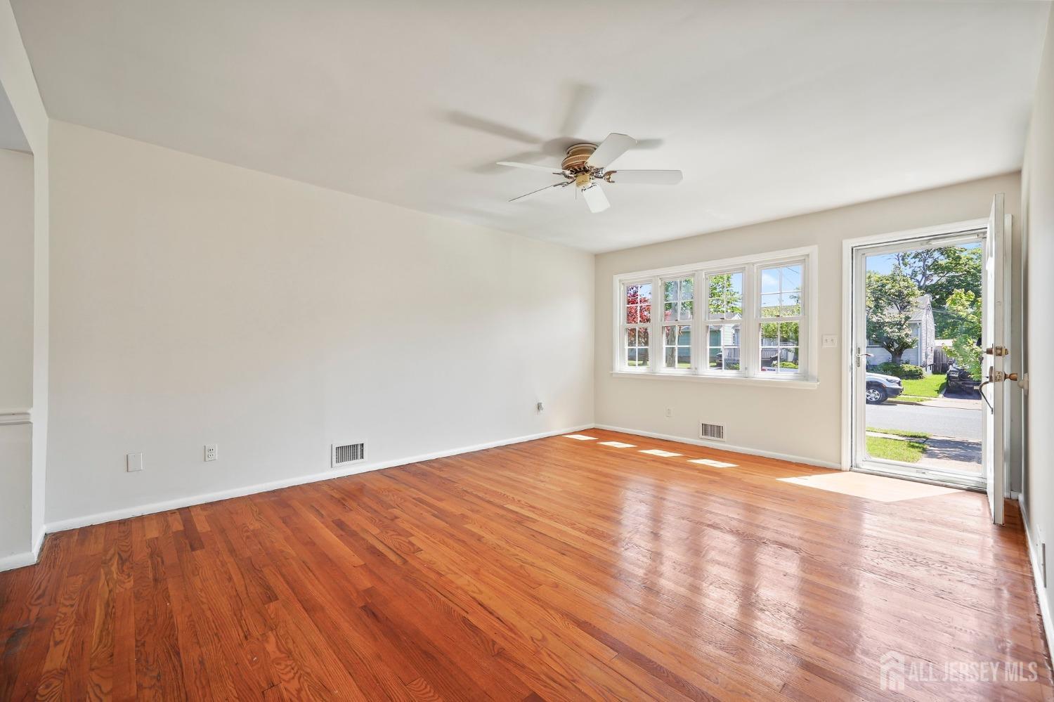 11 Oakwood Place, Carteret, New Jersey image 9