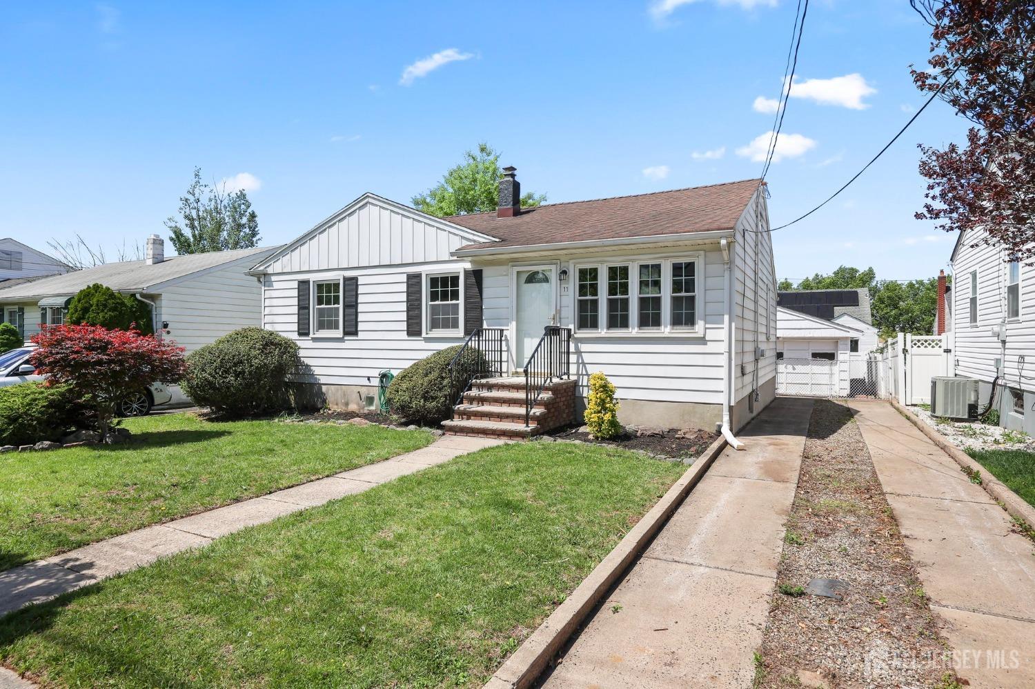 11 Oakwood Place, Carteret, New Jersey image 1