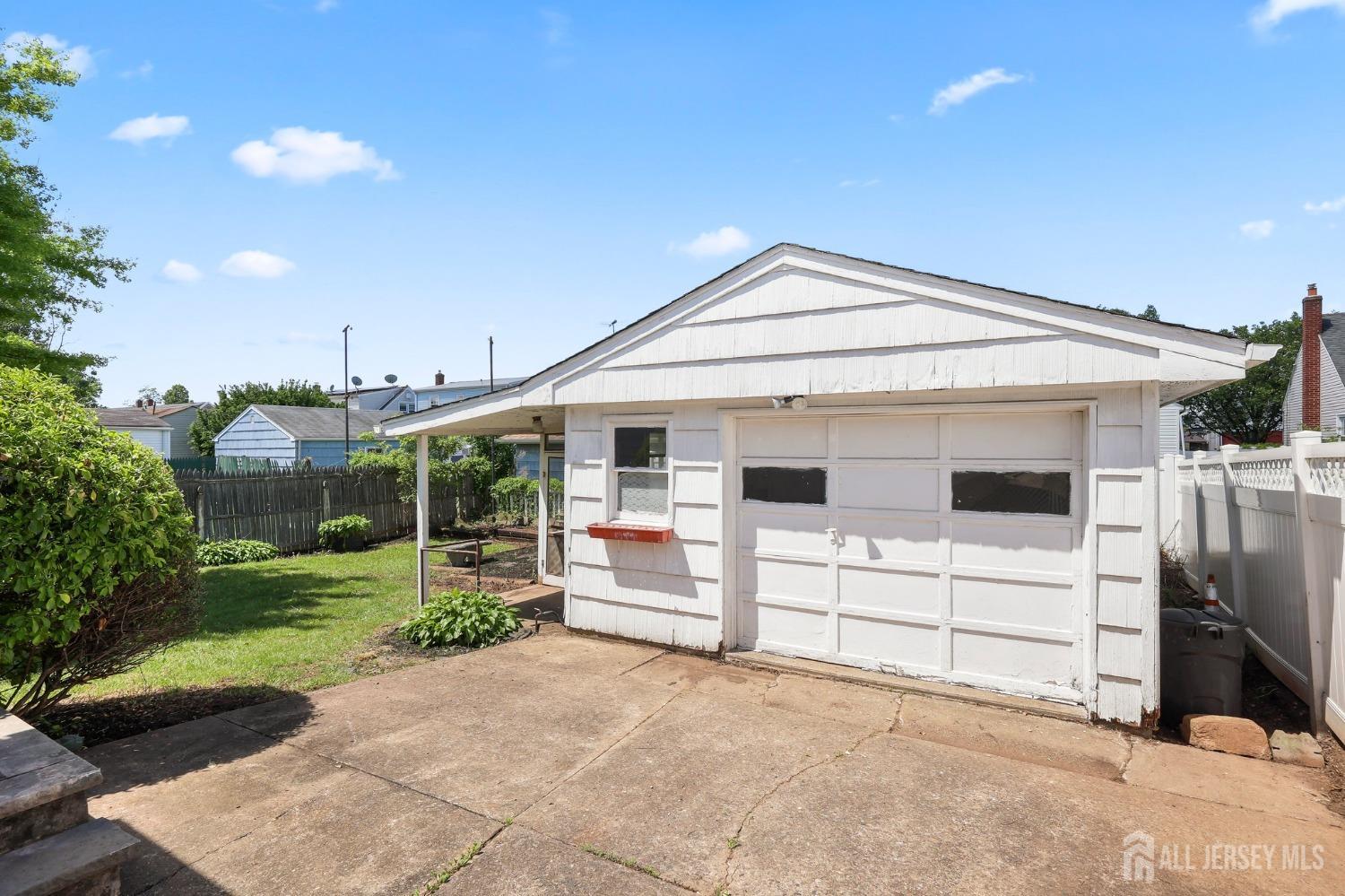 11 Oakwood Place, Carteret, New Jersey image 3