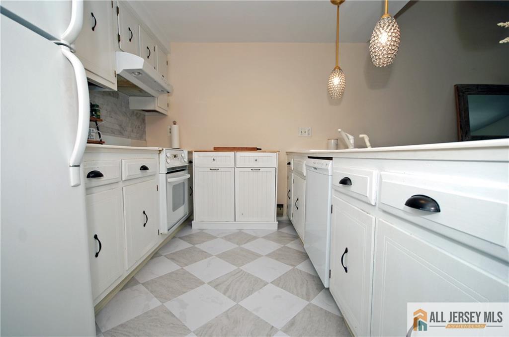 277 Crosse Drive #3J, Monroe Township, New Jersey image 11