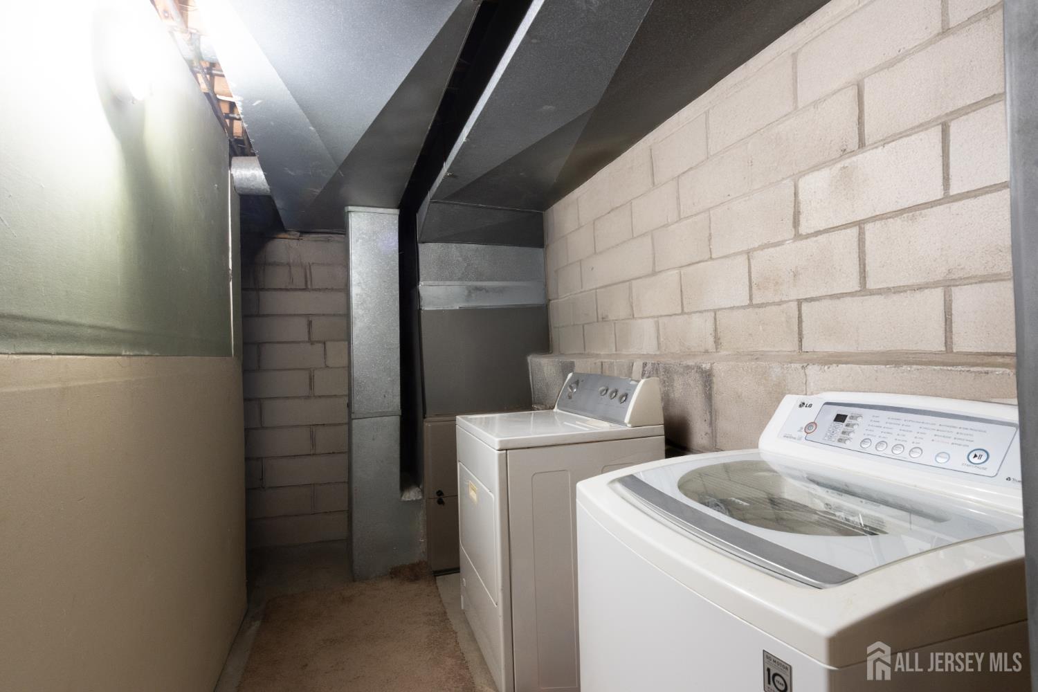 Orange, New Jersey 07050, United States, 4 Bedrooms Bedrooms, ,4 BathroomsBathrooms,Residential,Active,183505