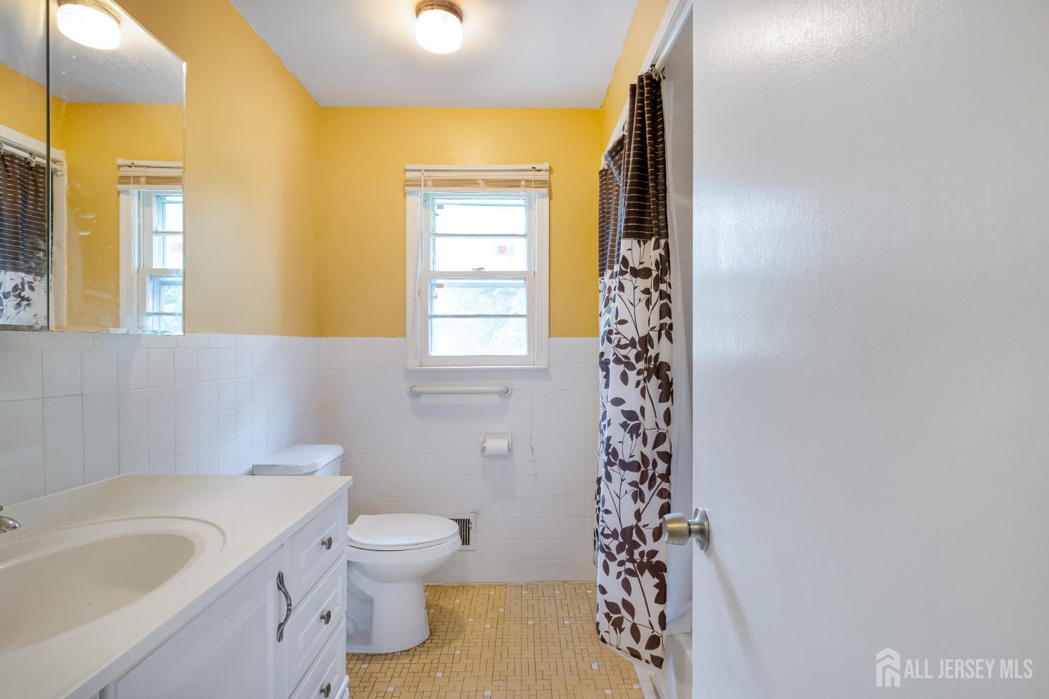 Orange, New Jersey 07050, United States, 4 Bedrooms Bedrooms, ,4 BathroomsBathrooms,Residential,Active,183505