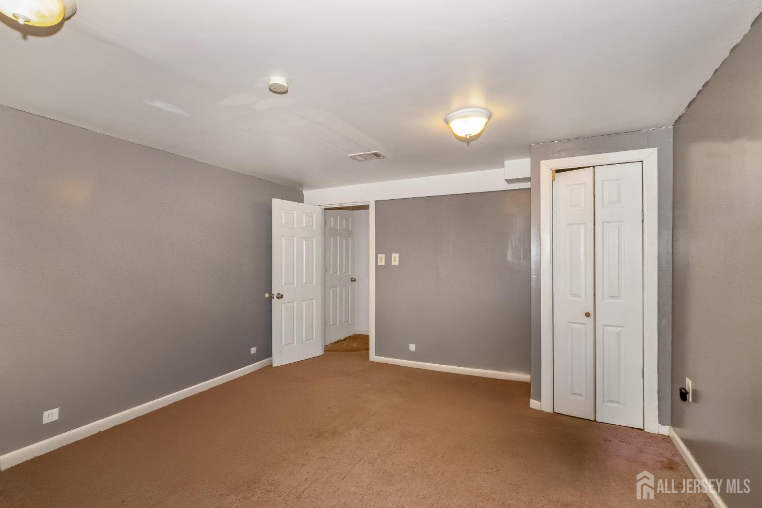 Orange, New Jersey 07050, United States, 4 Bedrooms Bedrooms, ,4 BathroomsBathrooms,Residential,Active,183505