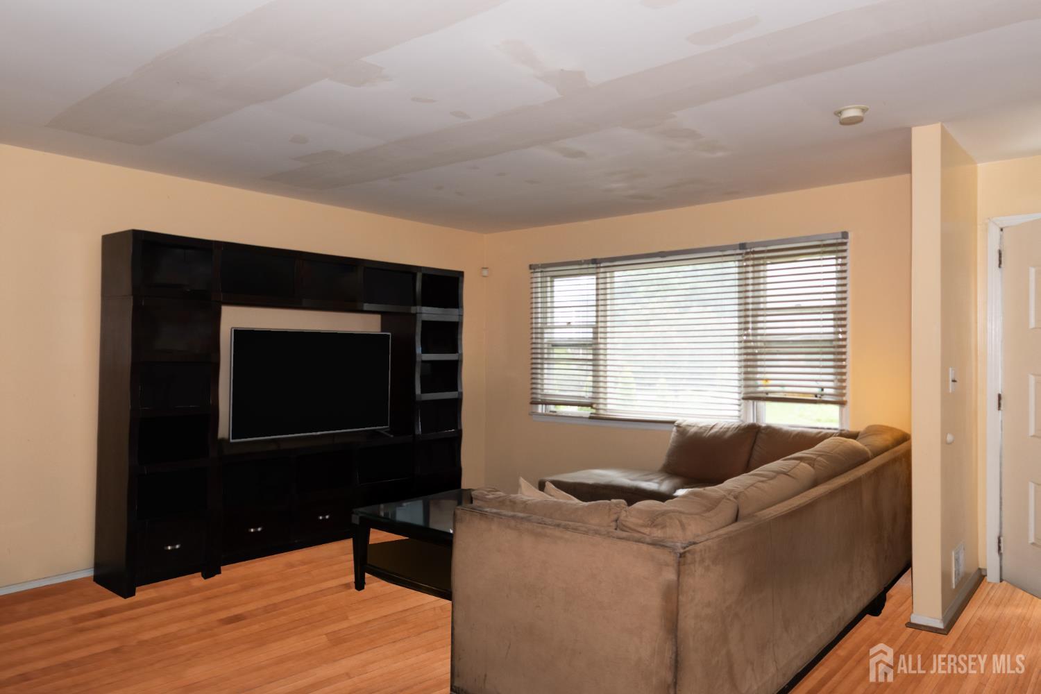 Orange, New Jersey 07050, United States, 4 Bedrooms Bedrooms, ,4 BathroomsBathrooms,Residential,Active,183505