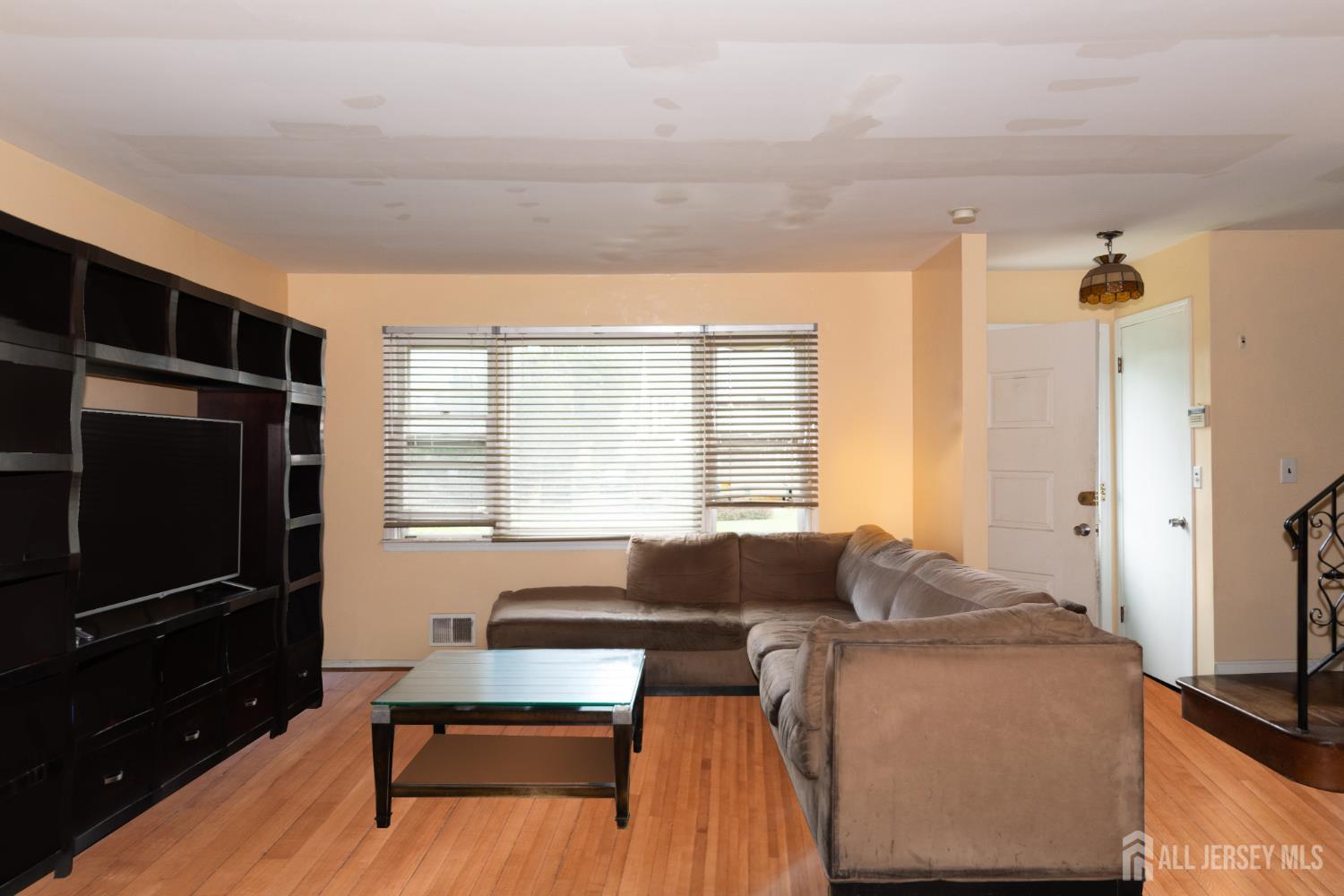 Orange, New Jersey 07050, United States, 4 Bedrooms Bedrooms, ,4 BathroomsBathrooms,Residential,Active,183505