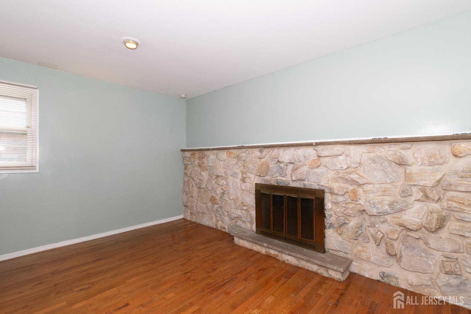 Orange, New Jersey 07050, United States, 4 Bedrooms Bedrooms, ,4 BathroomsBathrooms,Residential,Active,183505