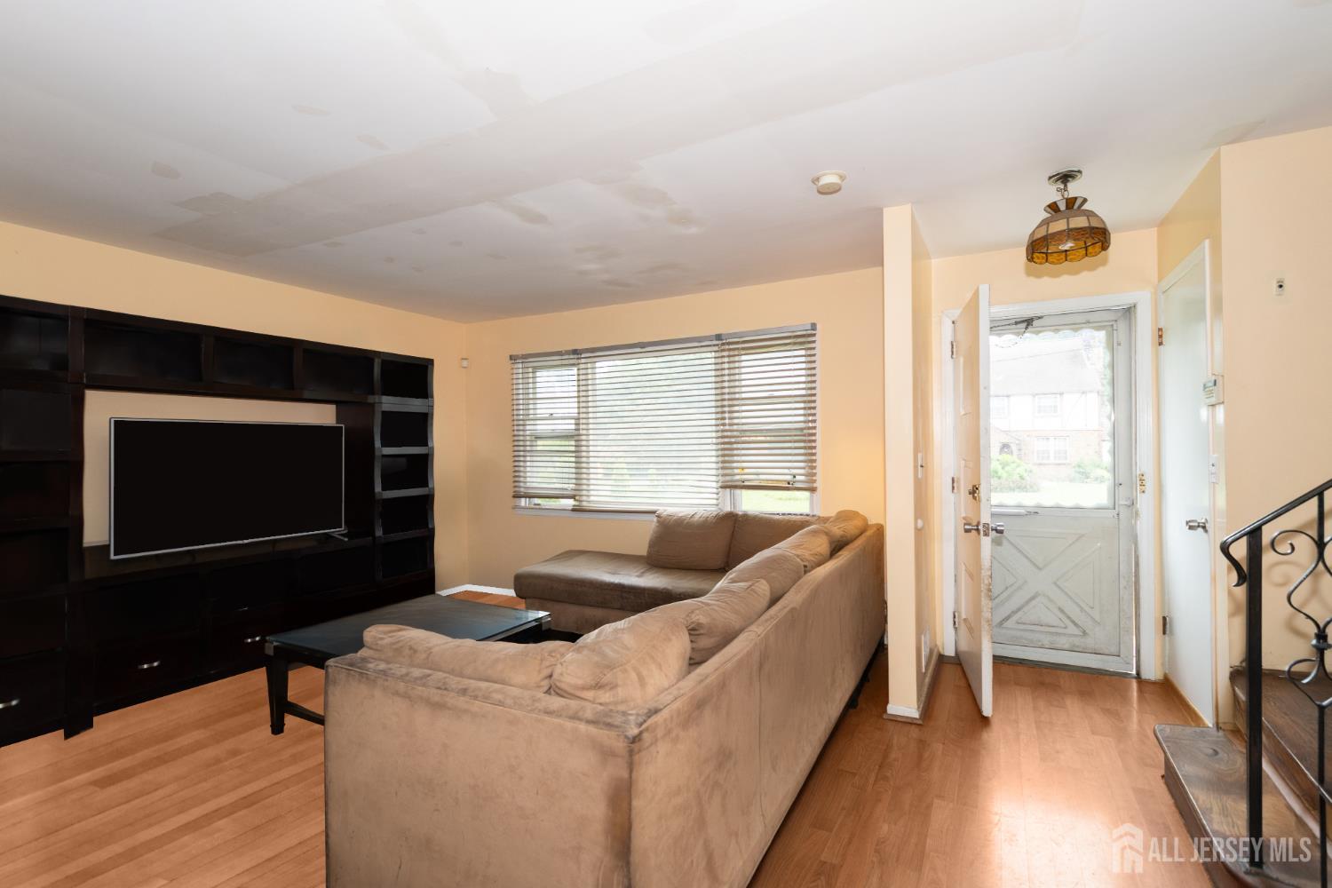 Orange, New Jersey 07050, United States, 4 Bedrooms Bedrooms, ,4 BathroomsBathrooms,Residential,Active,183505