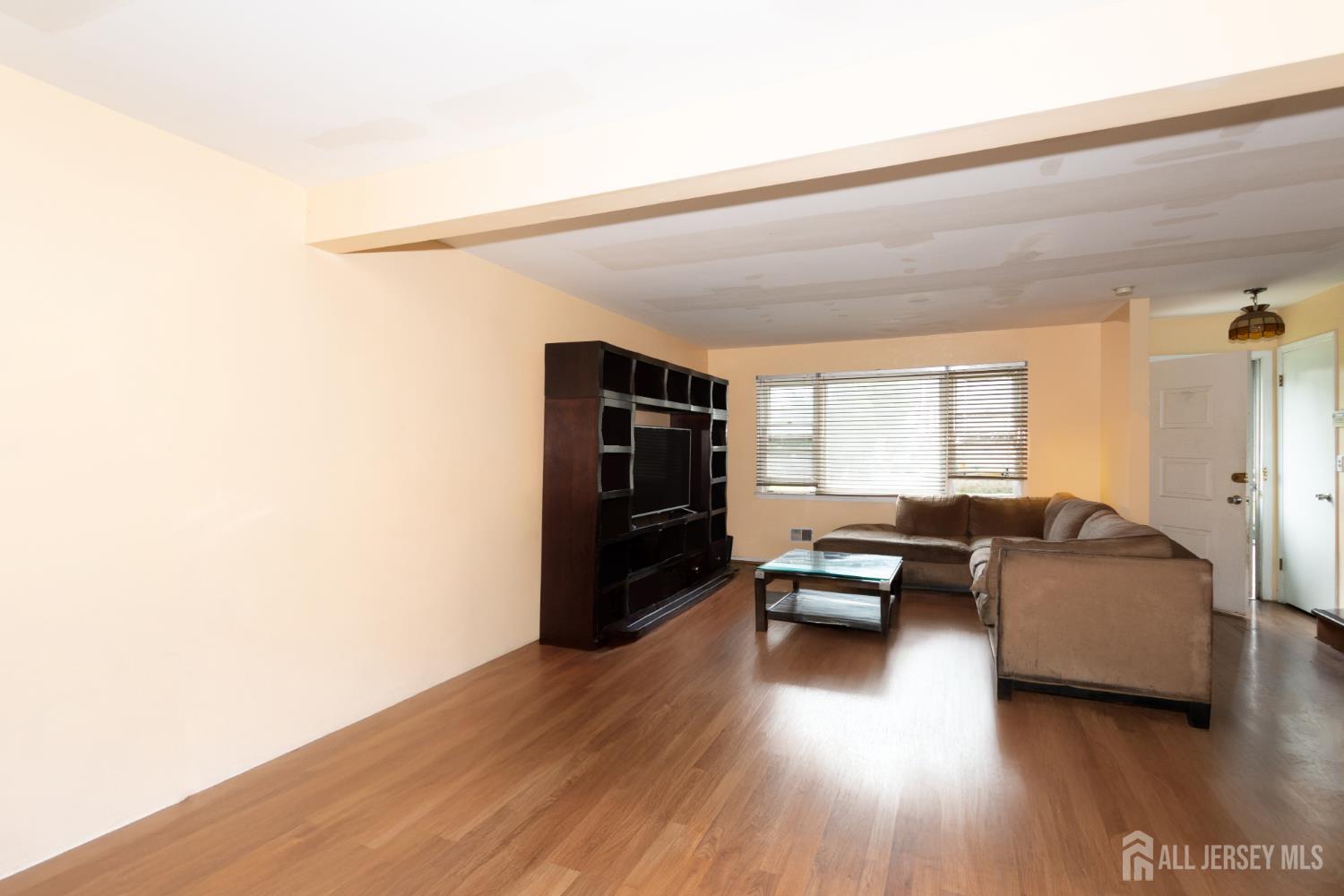 Orange, New Jersey 07050, United States, 4 Bedrooms Bedrooms, ,4 BathroomsBathrooms,Residential,Active,183505