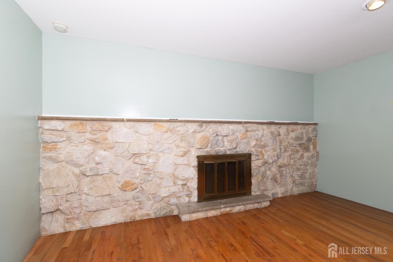 Orange, New Jersey 07050, United States, 4 Bedrooms Bedrooms, ,4 BathroomsBathrooms,Residential,Active,183505