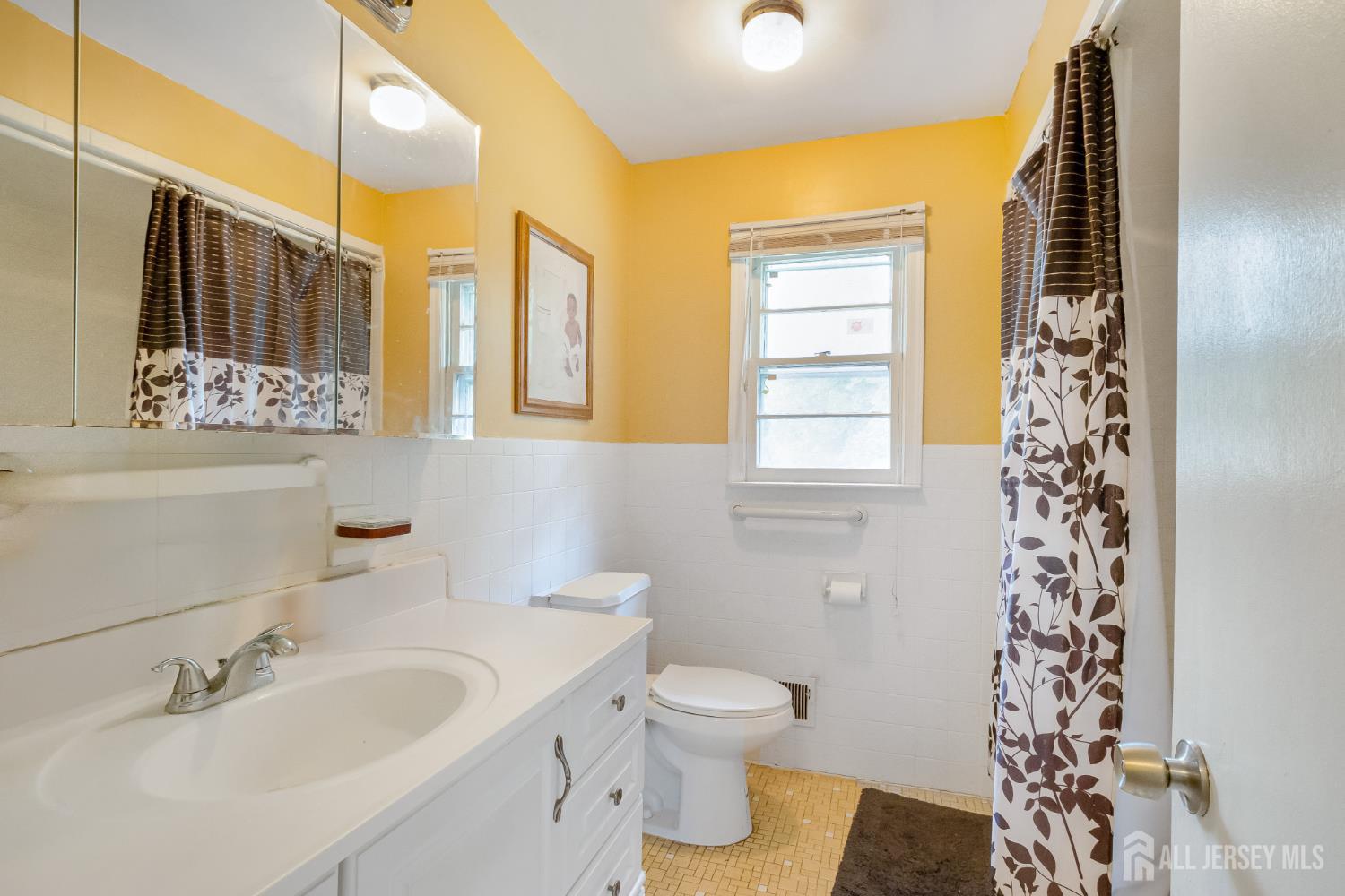 Orange, New Jersey 07050, United States, 4 Bedrooms Bedrooms, ,4 BathroomsBathrooms,Residential,Active,183505