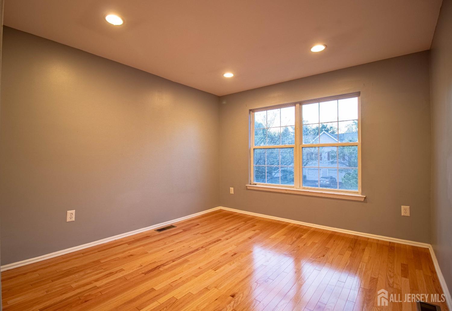 71 Pennsbury Way, East Brunswick, New Jersey image 15