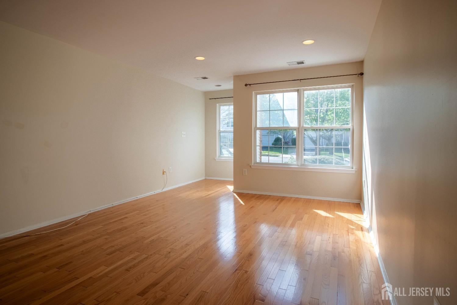 71 Pennsbury Way, East Brunswick, New Jersey image 4