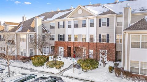 Condo For Sale - 2503 Ridgeview Court<br/> Parlin, NJ 08859