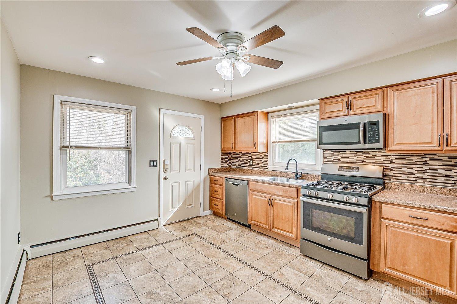 Edison, New Jersey 08837, United States, 3 Bedrooms Bedrooms, ,1 BathroomBathrooms,Residential,Active,8932