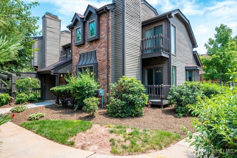 Townhouse For Sale - 93 Riverbend Drive<br/> Middlesex County, North Brunswick, NJ 08902