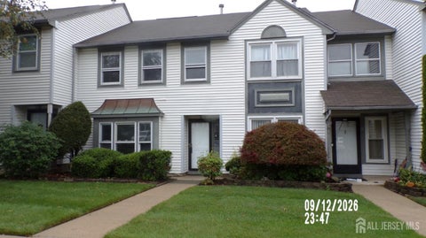 Townhouse For Rent - 13 Heritage Square<br/> Sayreville, NJ 08872