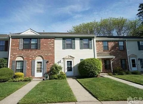 Townhouse For Rent - 254 Bromley Place<br/> East Brunswick, NJ 08816