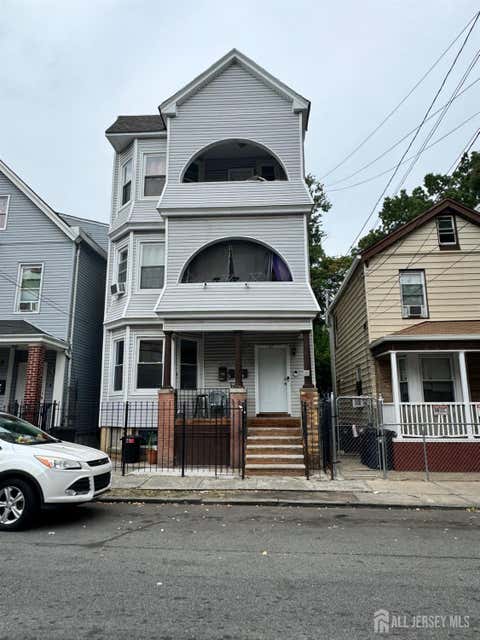 Apartment For Rent - 27 Alexander Street<br/> Essex County, Newark, NJ 07106
