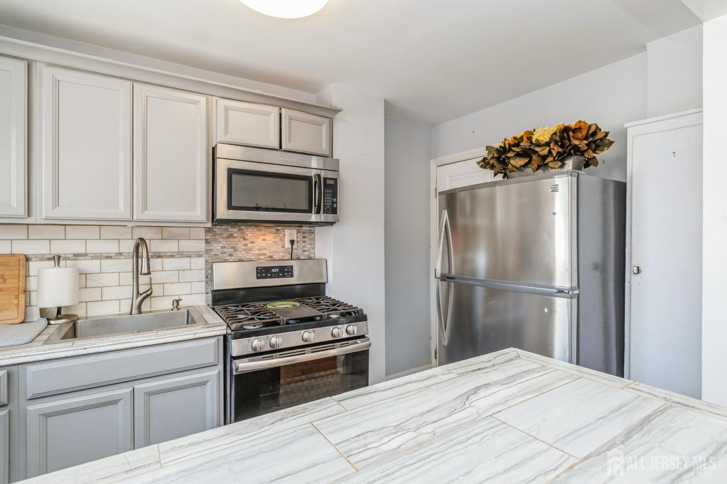 172 Lawrence Street, New Brunswick, New Jersey image 11