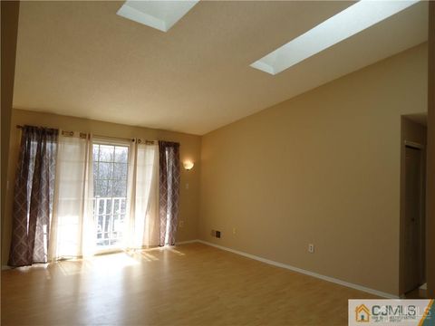 Condo For Sale - 306 Wimbeldon Court<br/> North Brunswick, NJ 08902