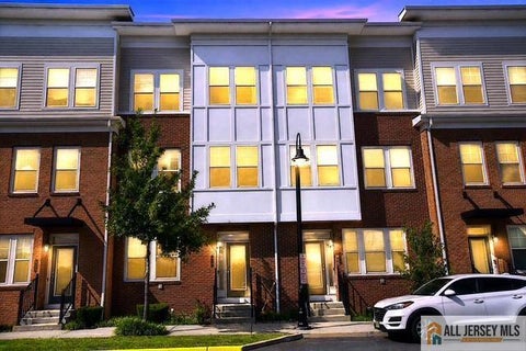 Townhouse For Rent - 310 South Drive<br/> North Brunswick, NJ 08902