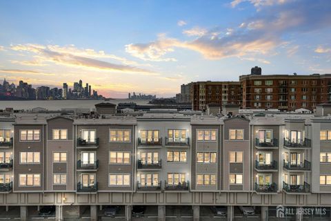 Homes For Sale - 344 The Promenade<br/> Bergen County, Edgewater, NJ 07020