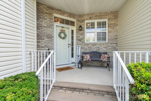 18 FROST LN, EAST WINDSOR, NJ 08520 - Image be19e32452fdd4c0119b54faa75cfd15/1189167582