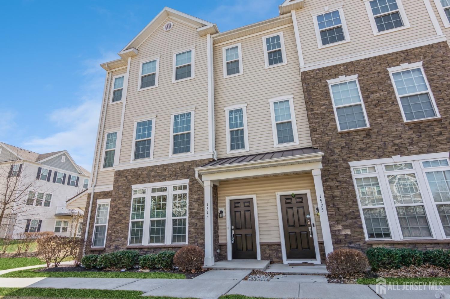 1516 E Hudson Circle, Highland Park, New Jersey image 2